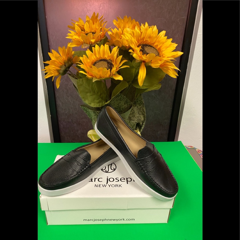 MARC JOSEPH BLACK GRAINY LOAFER W/ WHITE SOLE 9.5